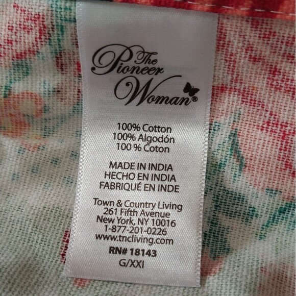 NEW The Pioneer Woman Country Christmas Cheerful Cow Rose Kitchen Apron - Picture 14 of 14